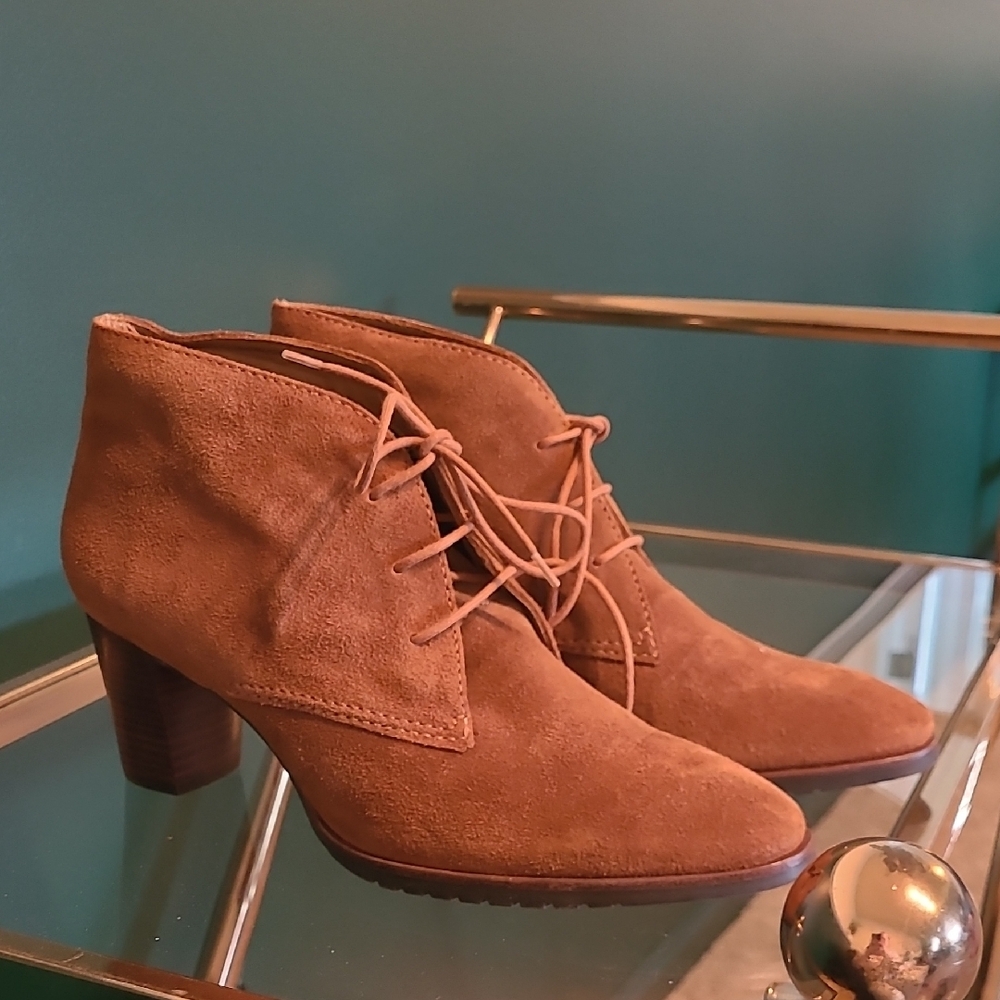 NWOB L.L. BEAN tan suede ankle boots